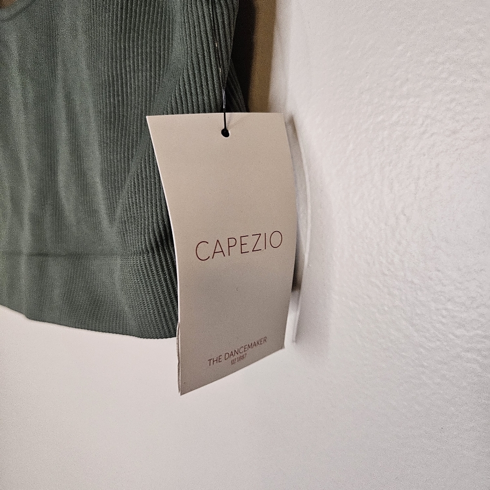 CAPEZIO Safari Green Seamless Ribbed Bra Top Medium/Large Dance Activewear NWT - Picture 7 of 8